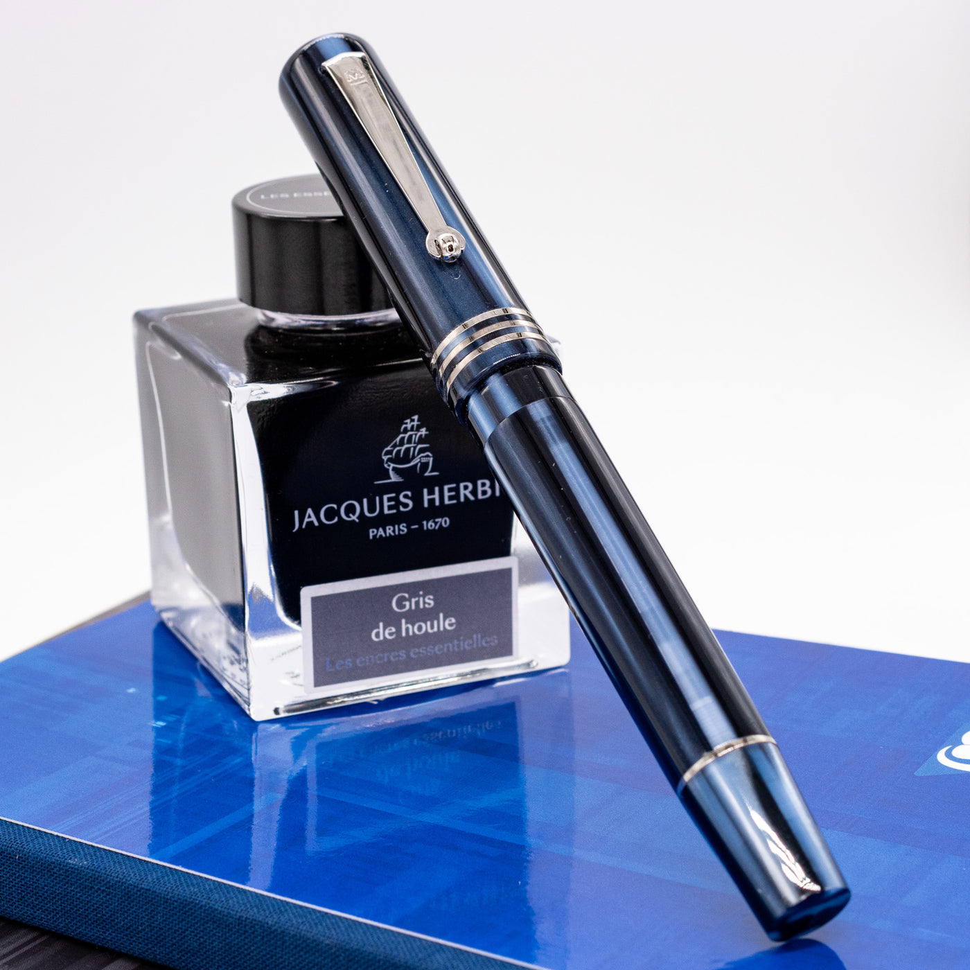 Molteni Modelo 60 Fountain Pen - Regent Blue capped