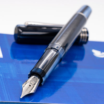 Molteni Modelo 60 Fountain Pen - Regent Blue uncapped