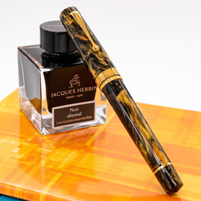 Molteni Modelo 66 Black Eyed Susan Fountain Pen Gold Trim Capped