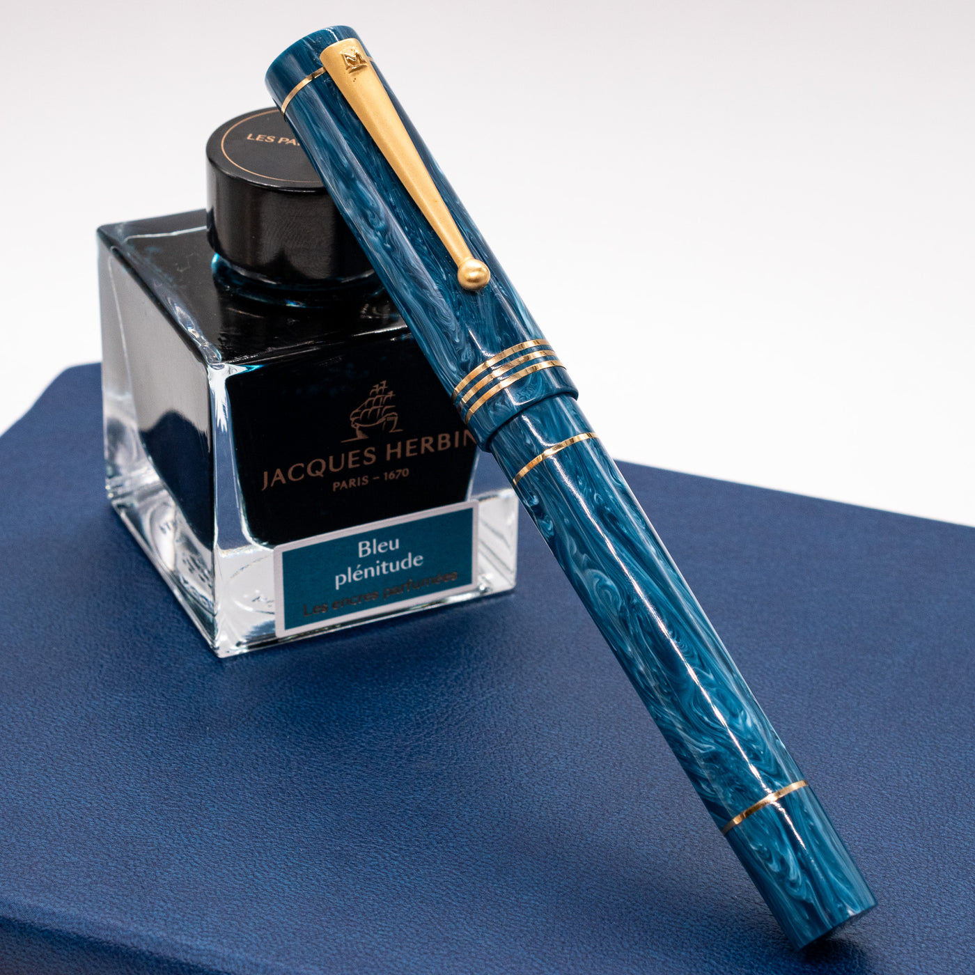 Molteni Modelo 88 Fountain Pen - Capri Blue capped