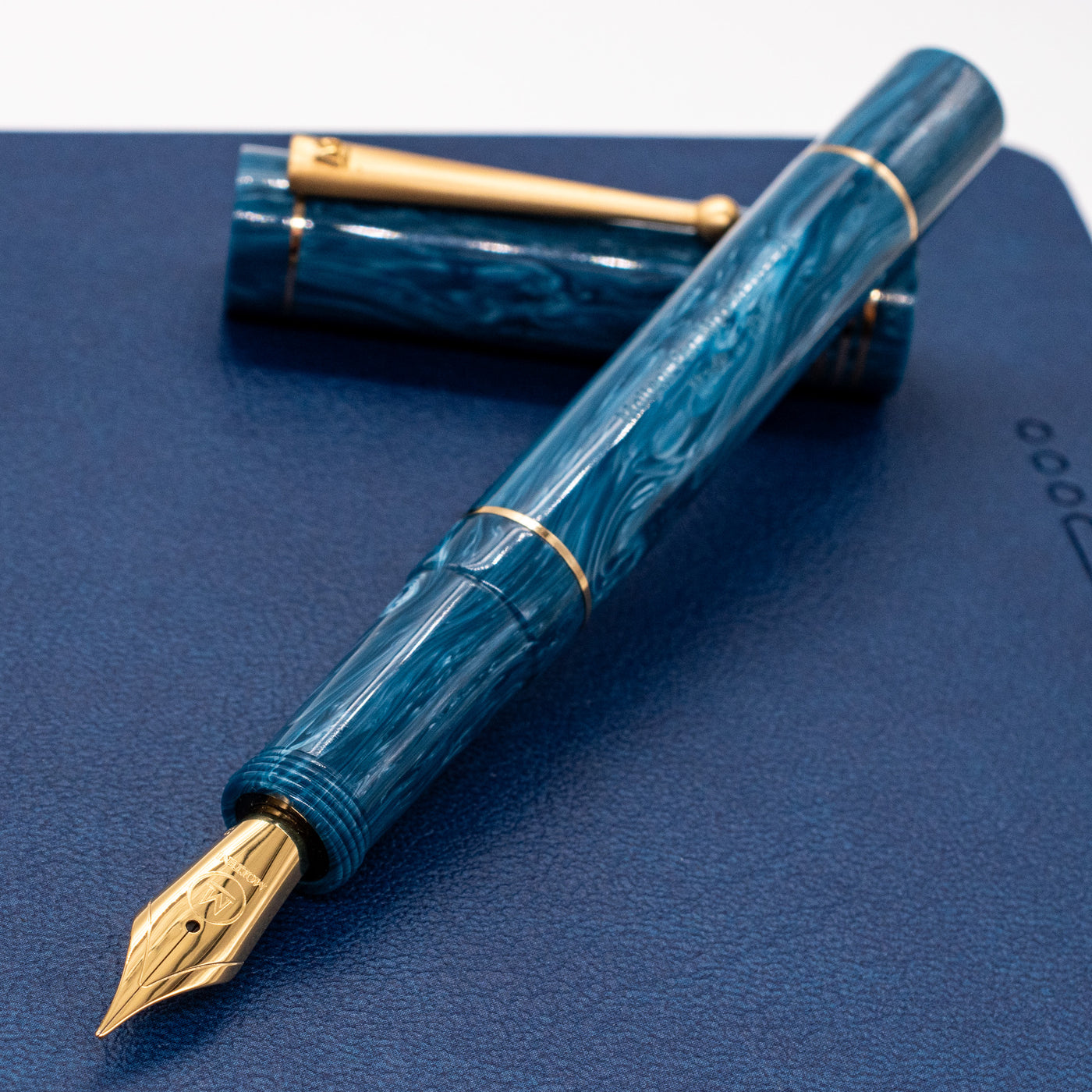 Molteni Modelo 88 Fountain Pen - Capri Blue uncapped