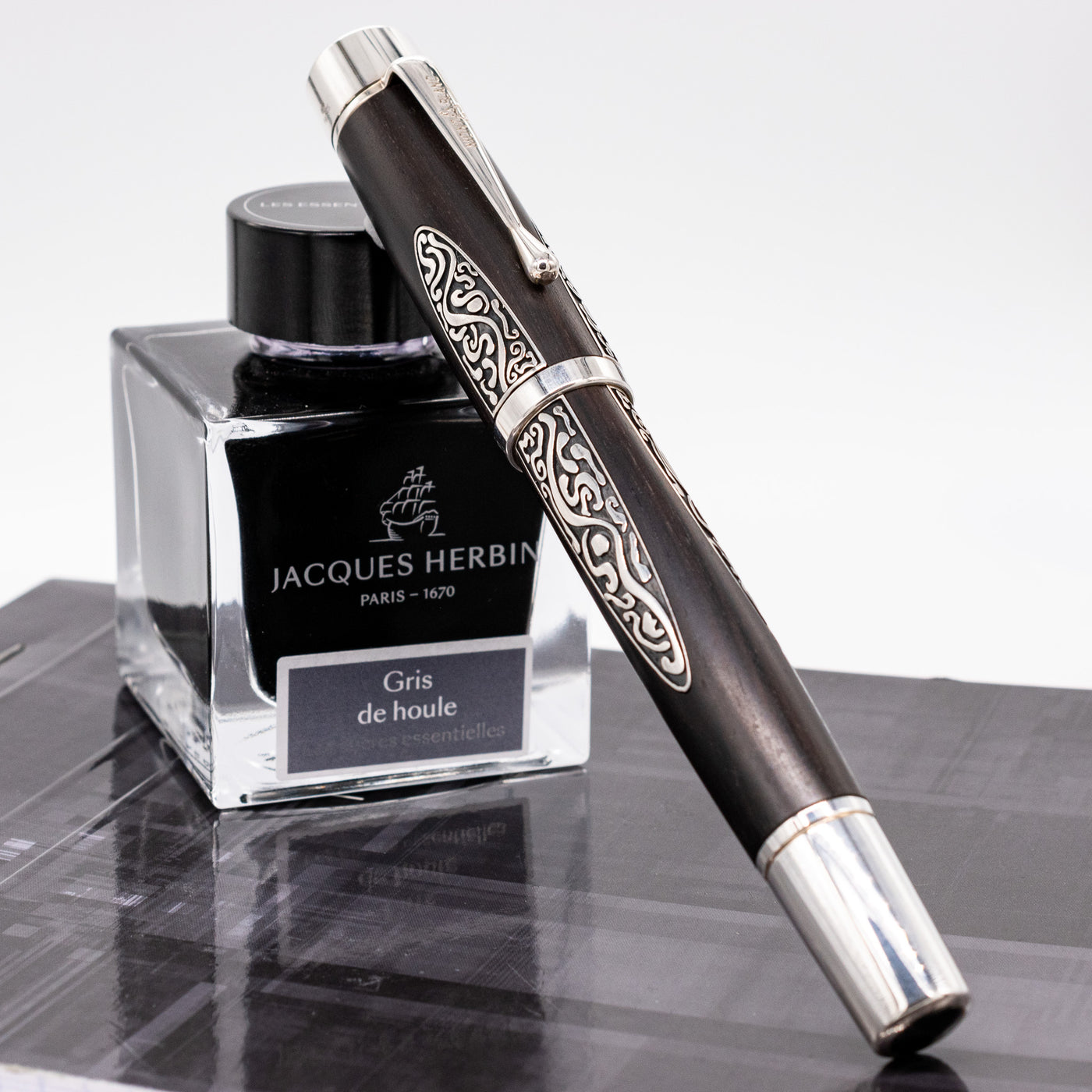 Montblanc Patron of Art Alexander von Humboldt Fountain Pen - Preowned