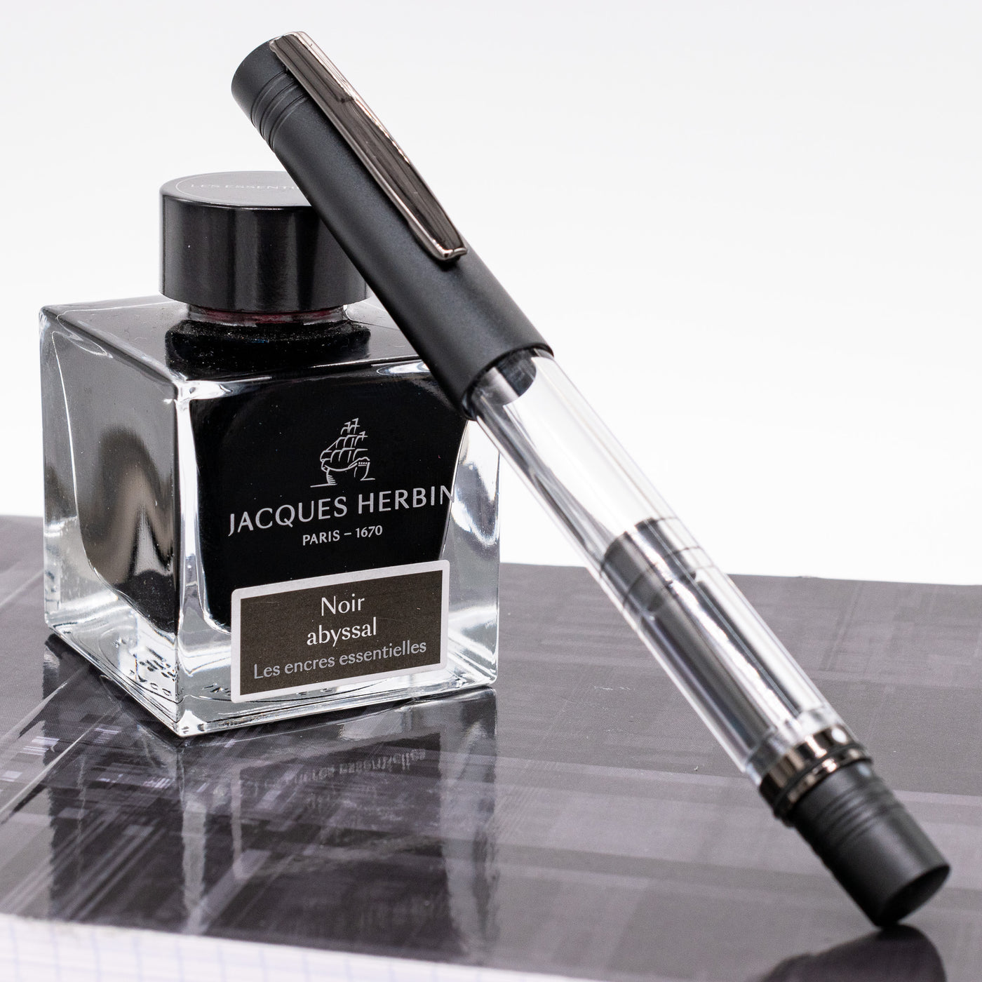 Monteverde MP1 Fountain Pen - Black Noir capped