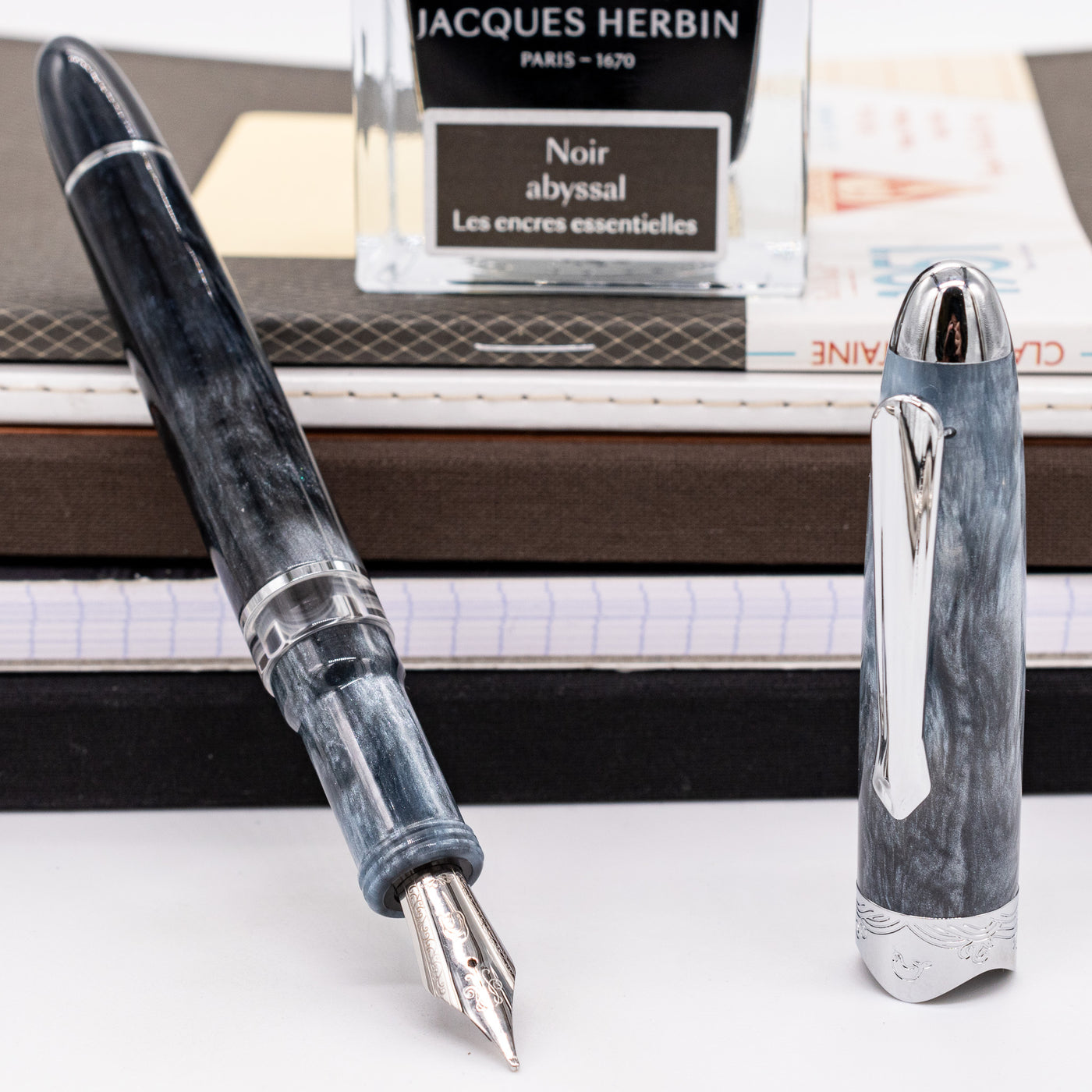 Nahvalur Horizon Fountain Pen - Aurora