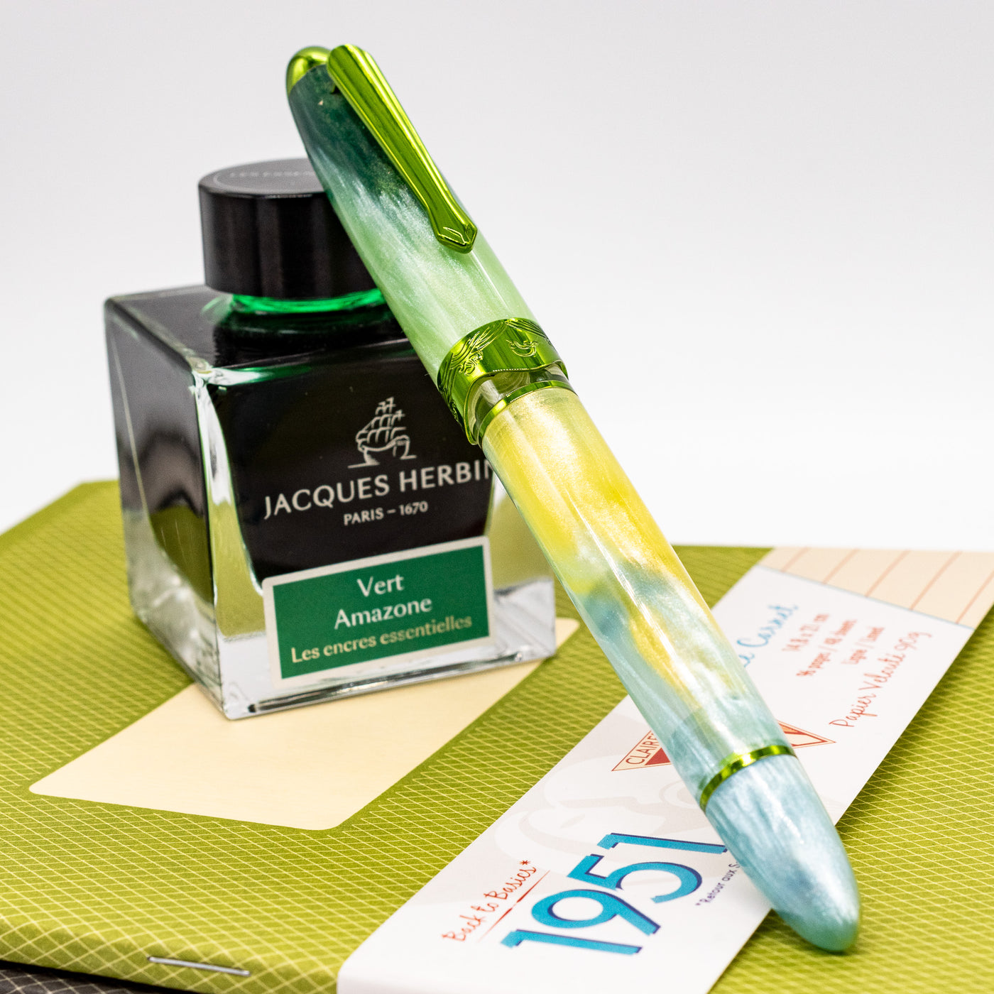 Nahvalur Horizon Fountain Pen - Gaia capped