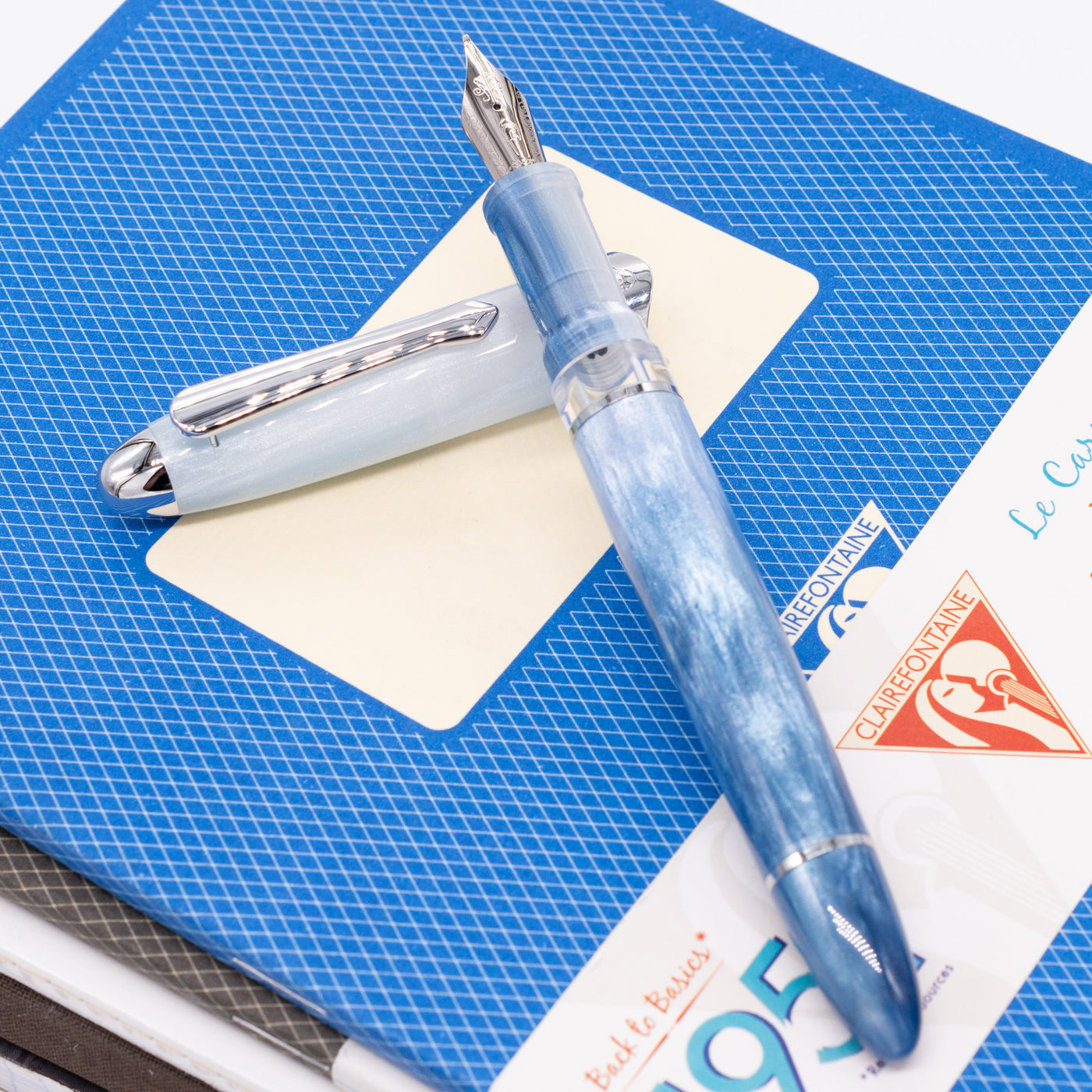 Nahvalur Horizon Fountain Pen - Glacier ice blue