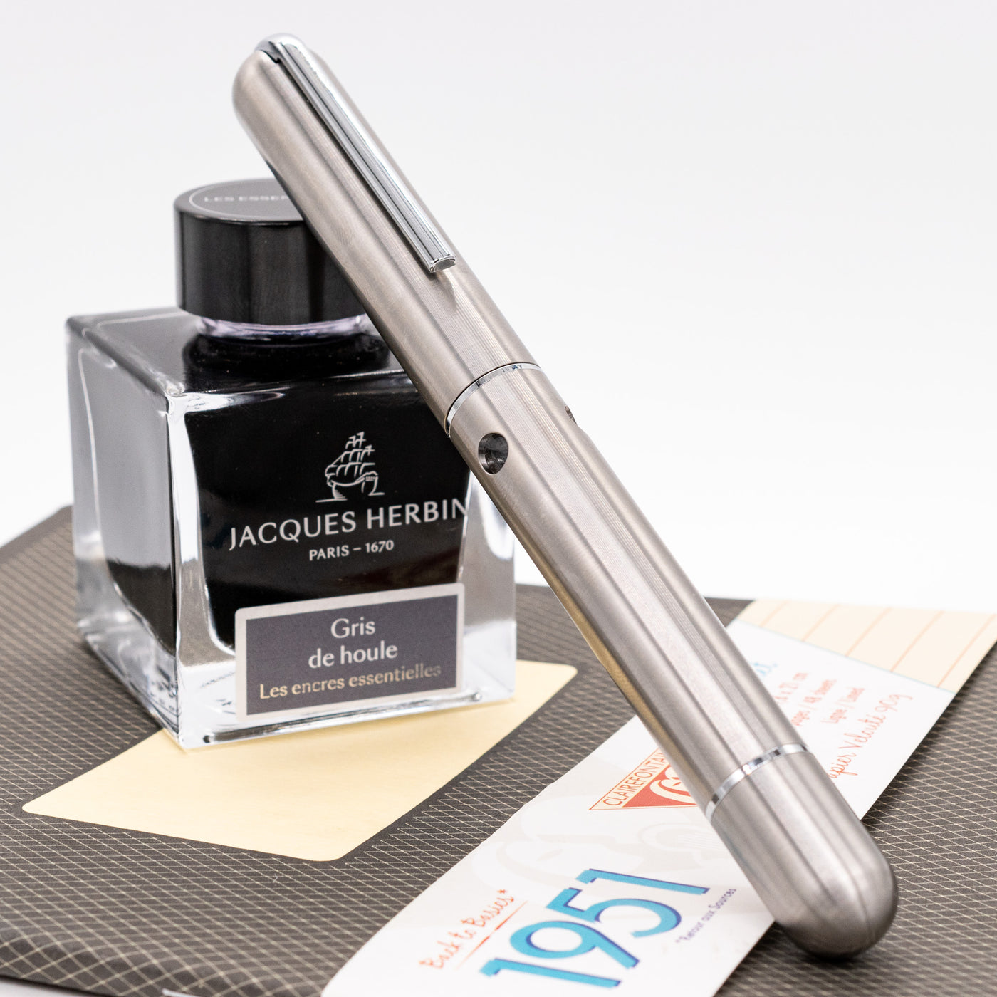 Nahvalur Nautilus 365 Anniversary Fountain Pen - Plongeur Titanium capped