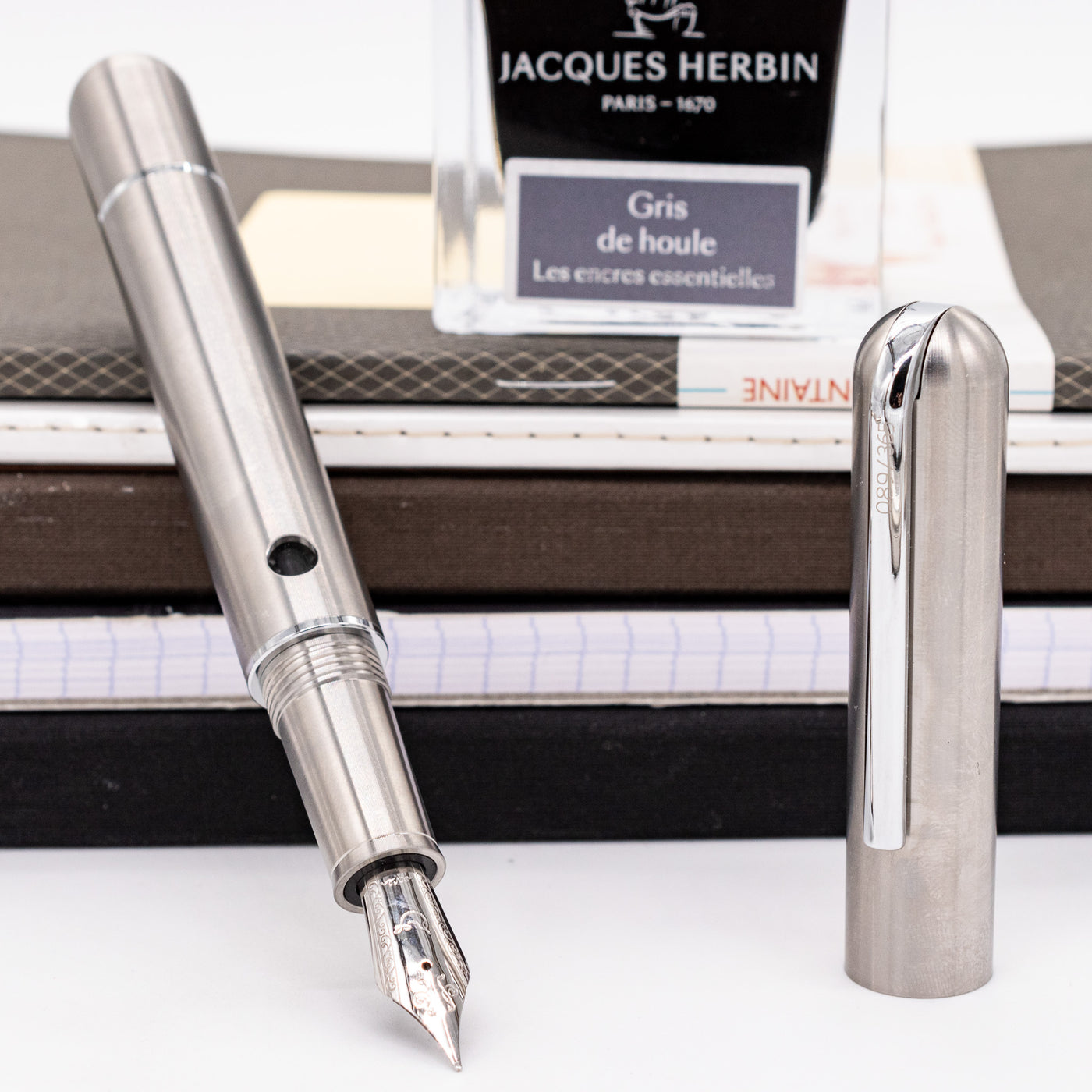 Nahvalur Nautilus 365 Anniversary Fountain Pen - Plongeur Titanium