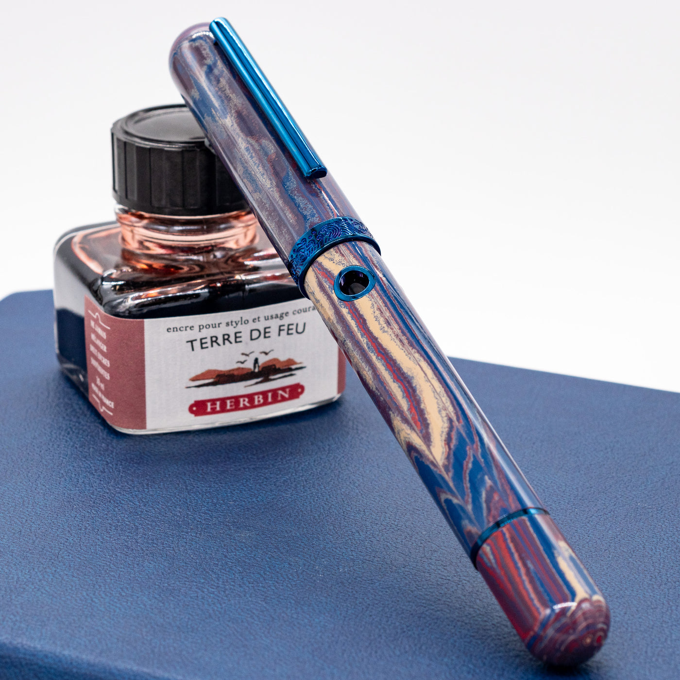 Nahvalur Nautilus Fountain Pen - Blue Ringed Octopus capped