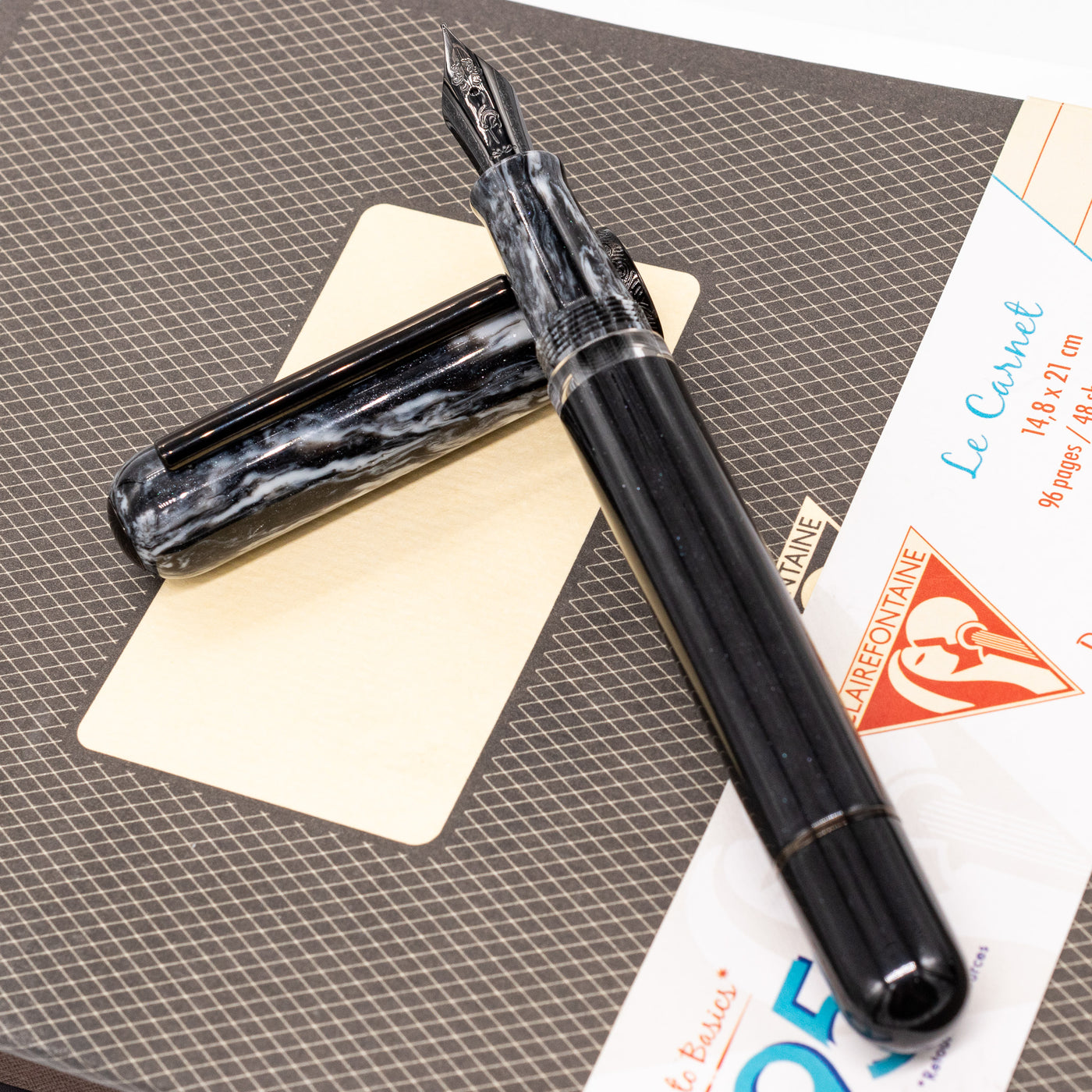 Nahvalur Voyage Fountain Pen - Cookies and Cream black