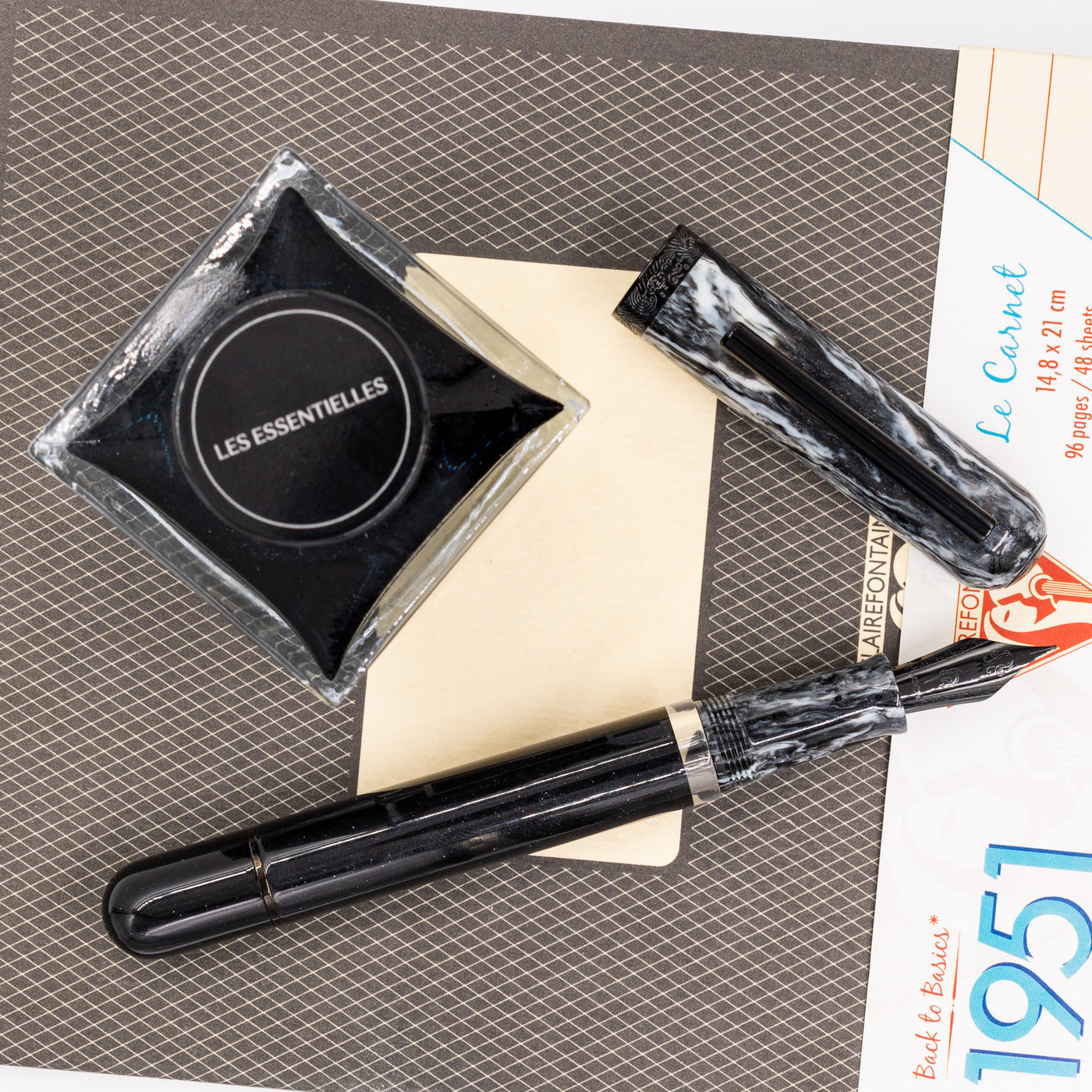 Nahvalur Voyage Fountain Pen - Cookies and Cream piston filled