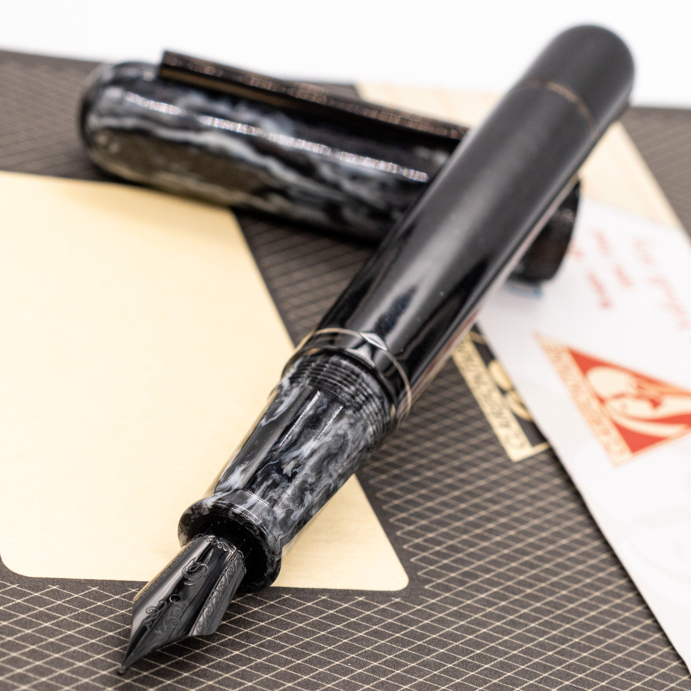 Nahvalur Voyage Fountain Pen - Cookies and Cream uncapped