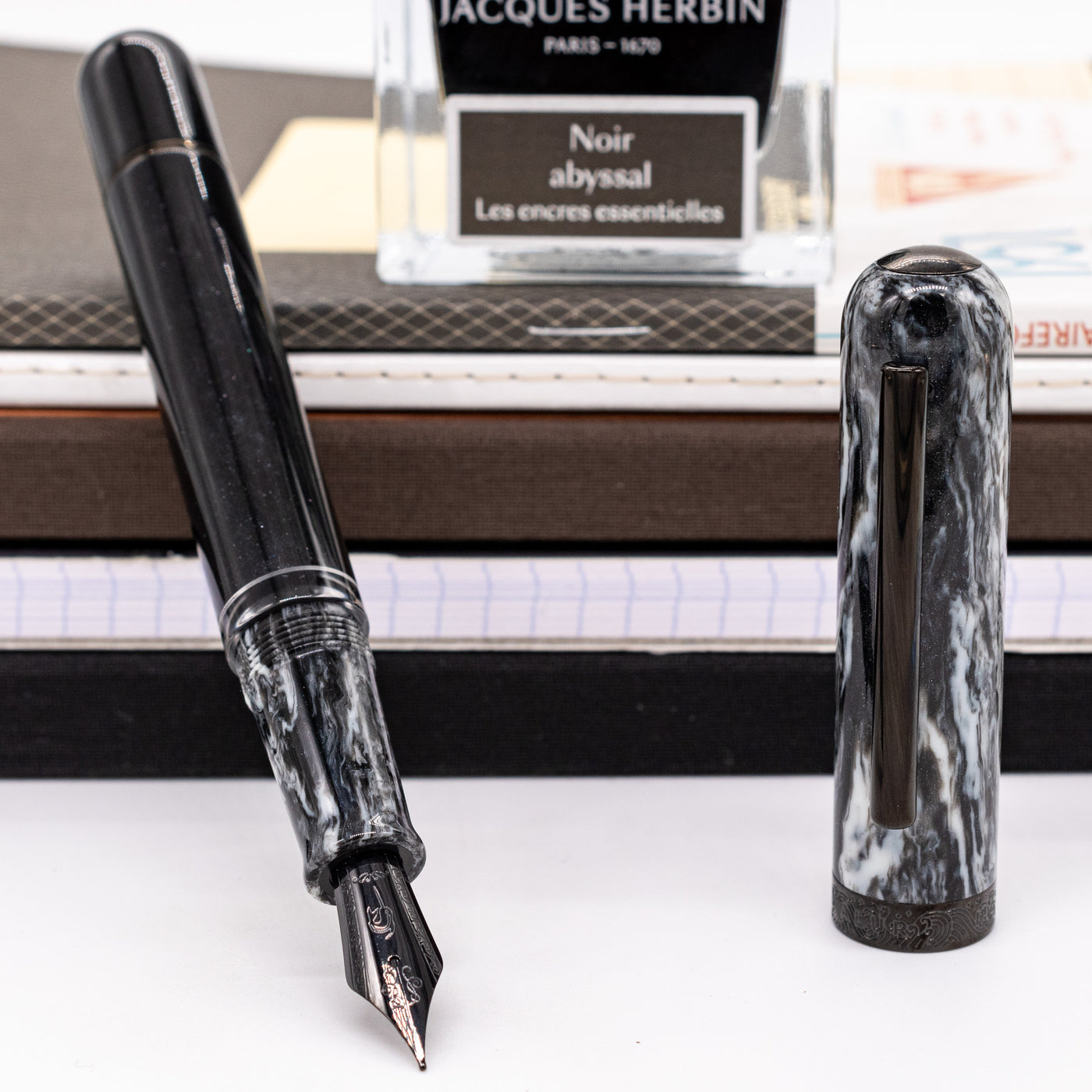 Nahvalur Voyage Fountain Pen - Cookies and Cream