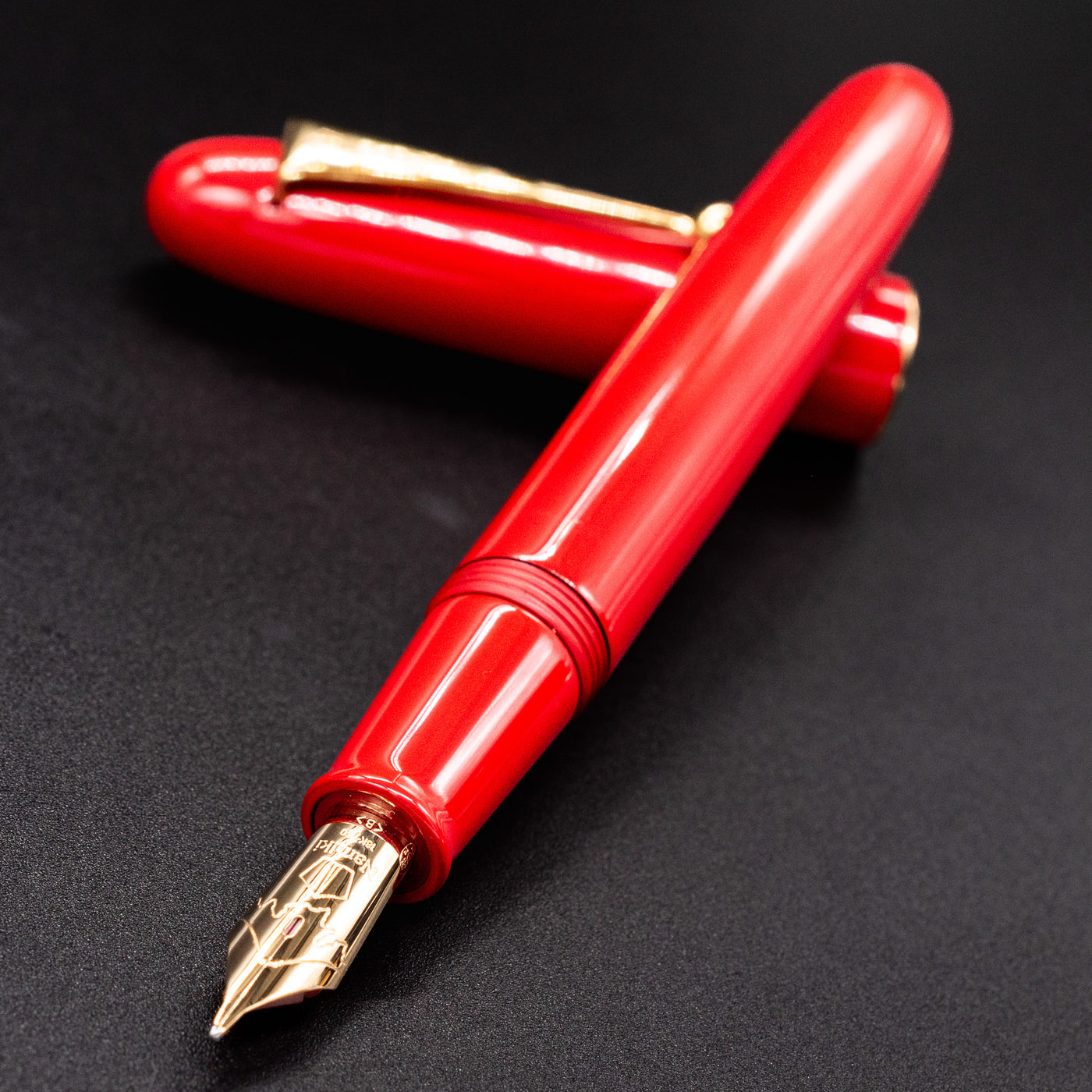 Namiki Yukari Royale Fountain Pen - Vermillion uncapped