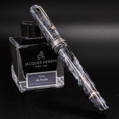 Omas Bologna Fountain Pen - Bright Grey capped