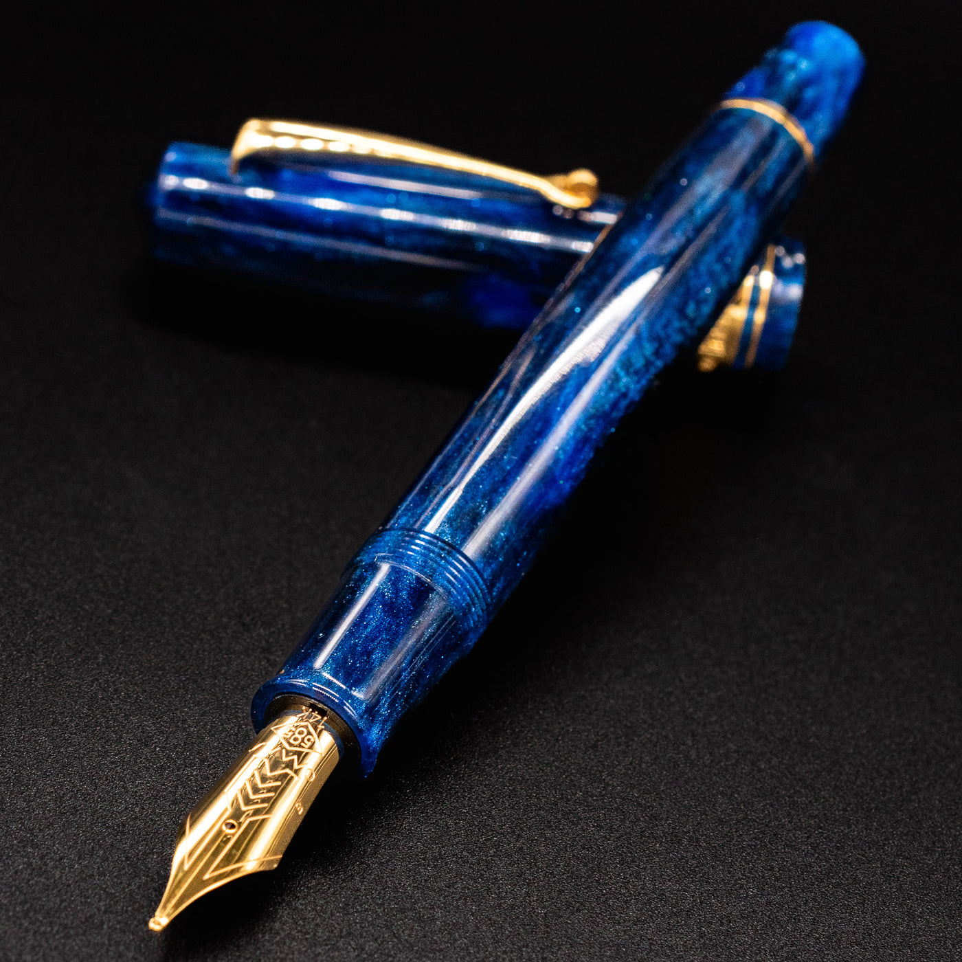 Omas Bologna Fountain Pen - Diamond Blue uncapped