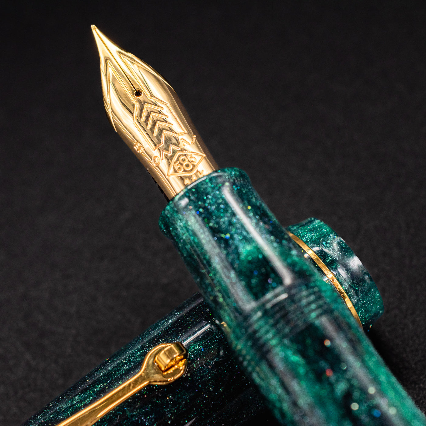 Omas Bologna Fountain Pen - Elegant Emerald 14k gold nib