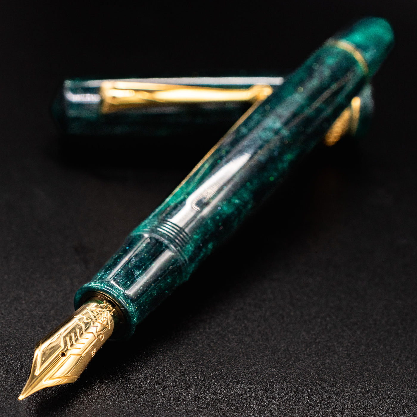 Omas Bologna Fountain Pen - Elegant Emerald uncapped