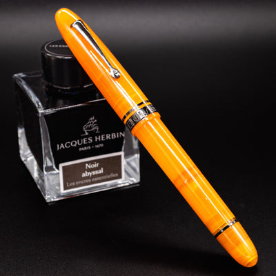 Omas Ogiva Fountain Pen - Arancione Black capped