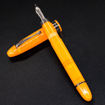 Omas Ogiva Fountain Pen - Arancione Black orange