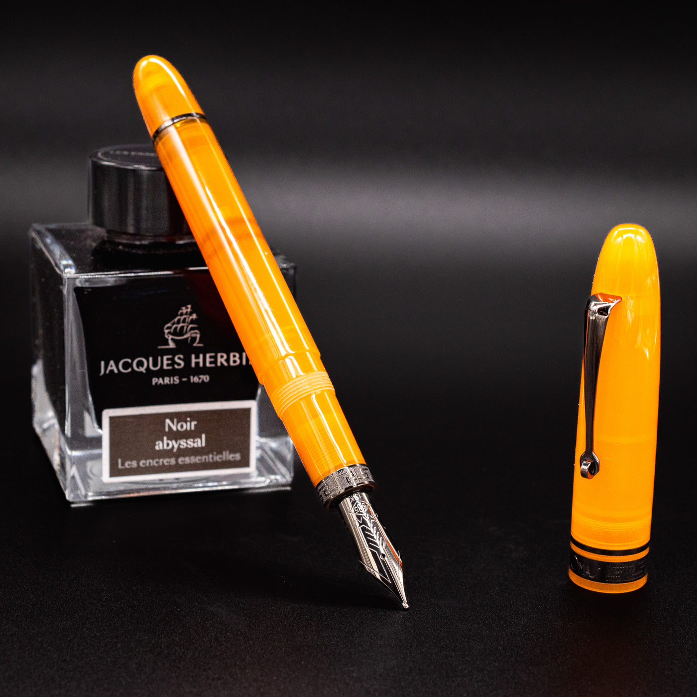 Omas Ogiva Fountain Pen - Arancione Black