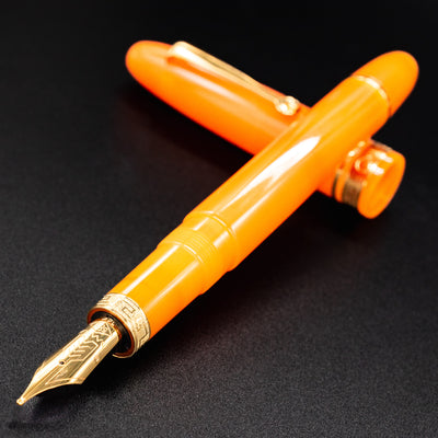 Omas Ogiva Fountain Pen - Arancione Gold uncapped