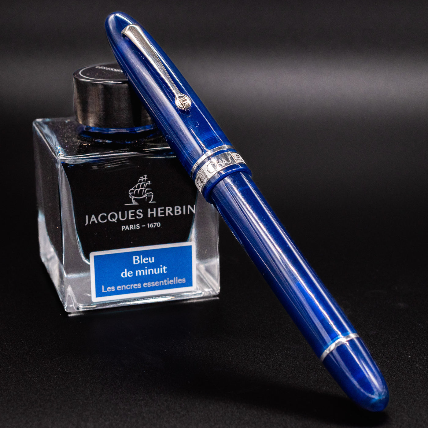 Omas Ogiva Fountain Pen - Blu Silver capped