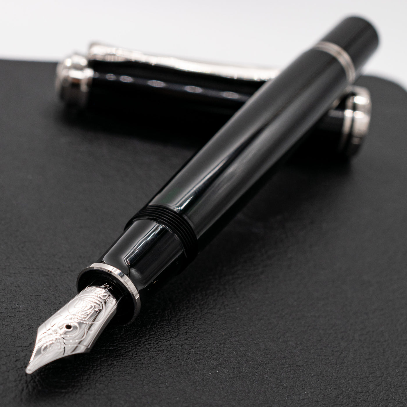 Pelikan Souveran M805 Fountain Pen - Black-Silver uncapped