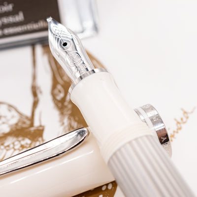 Pelikan Souveran M405 Silver-White Fountain Pen 14k gold nib