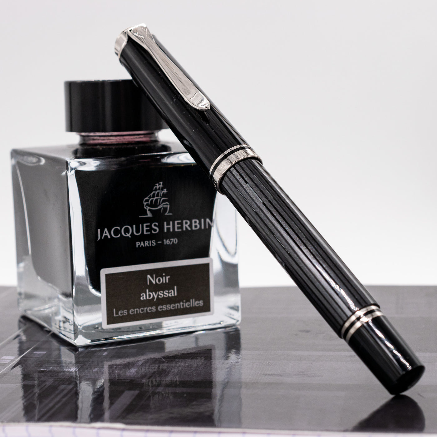 Pelikan Souveran M405 Stresemann Fountain Pen capped