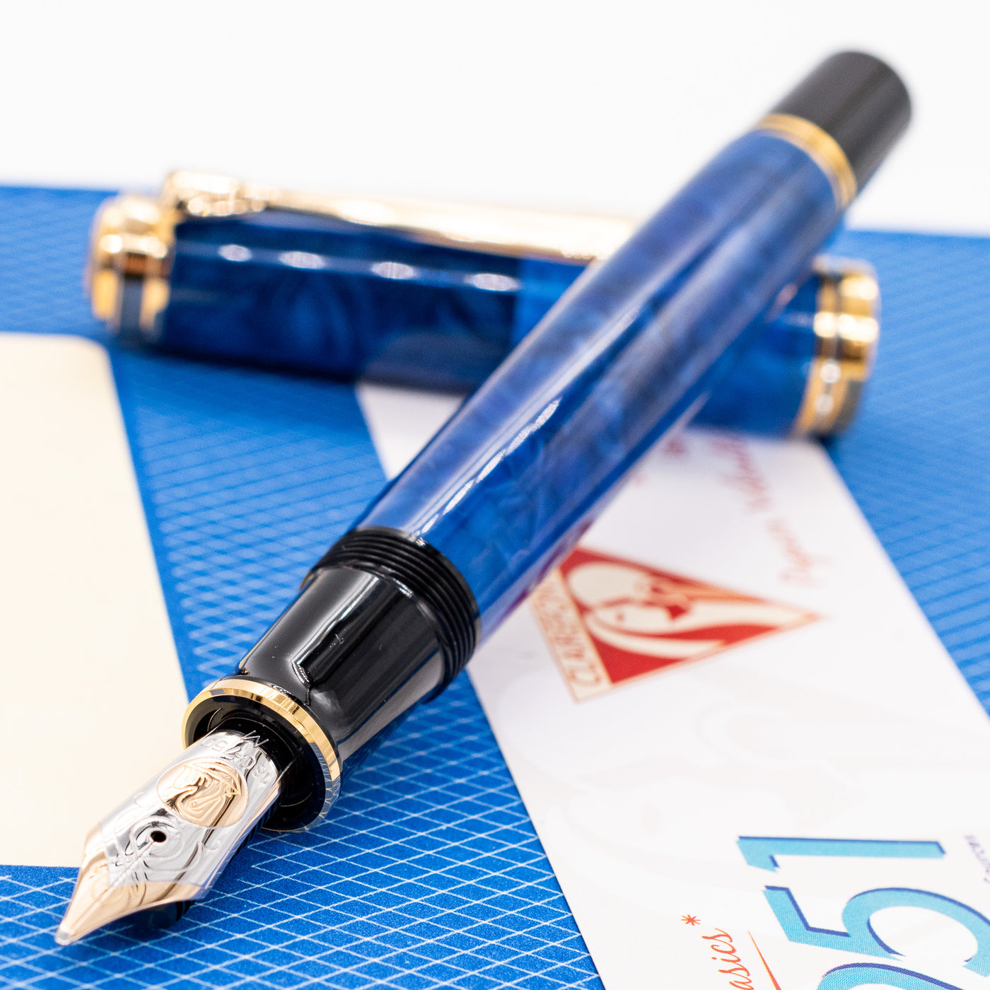 Pelikan Souveran M800 Blue O Blue Fountain Pen Uncapped