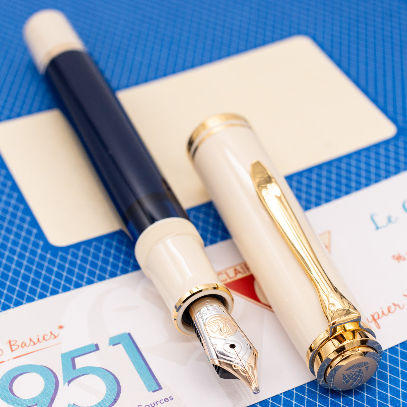 Pelikan Souveran M800 Fountain Pen - Cream Blue new