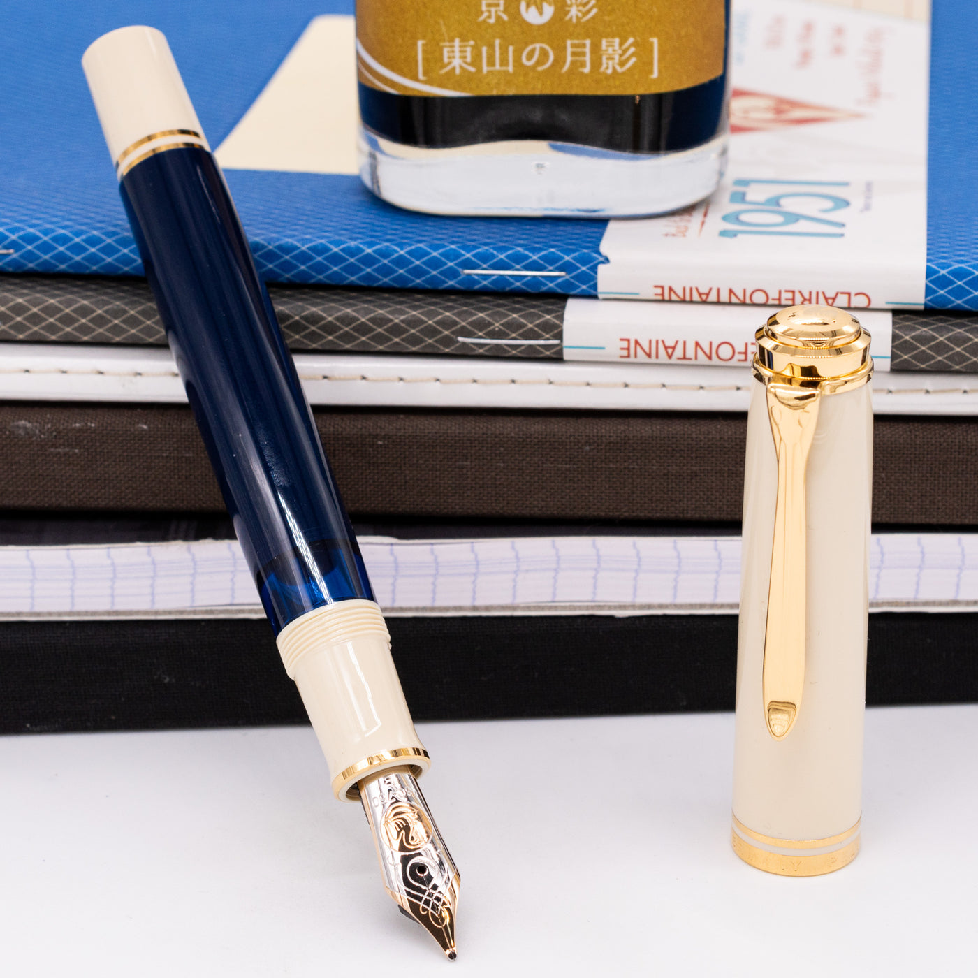 Pelikan Souveran M800 Fountain Pen - Cream Blue