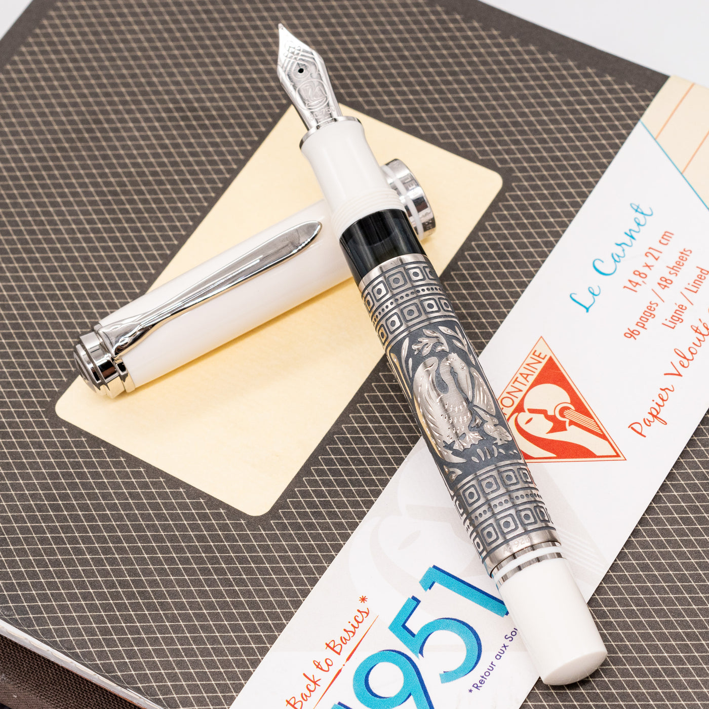 Pelikan Souveran M910 Fountain Pen - Toledo White 2024