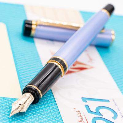 Pilot Grance Fountain Pen - Light Blue uncapped