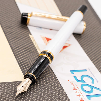 Pilot Grance Fountain Pen - Pearl White uncapped