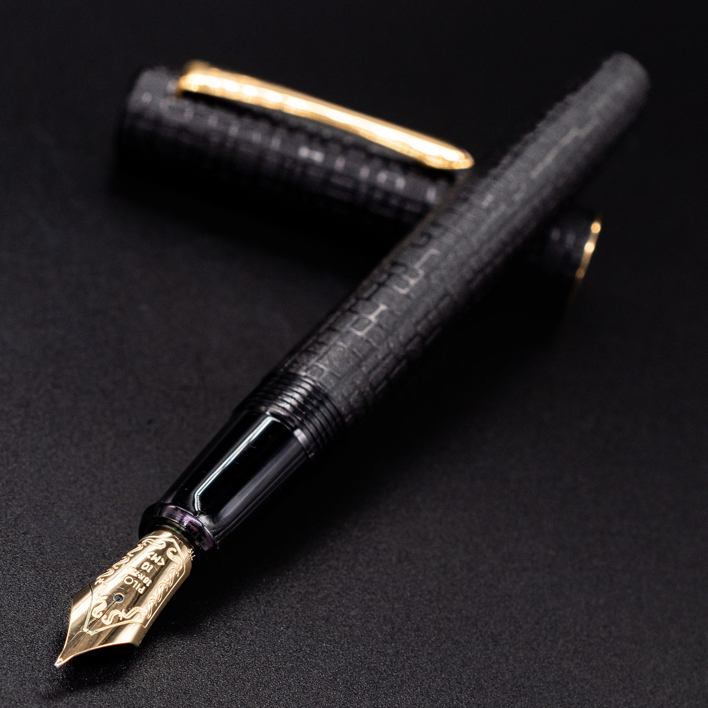 Pilot Ishime Fountain Pen - Black uncapped