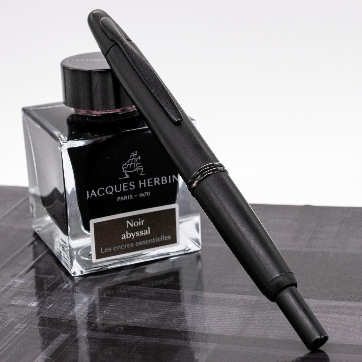 Pilot Vanishing Point Matte Black Fountain Pen preowned