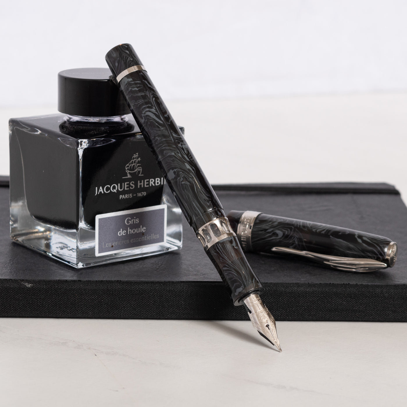 Pineider Antichi Material Carrara Grey Celluloid Fountain Pen uncapped