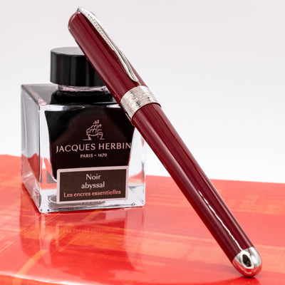 Pineider Avatar Glossy Fountain Pen - Cherry Red Capped