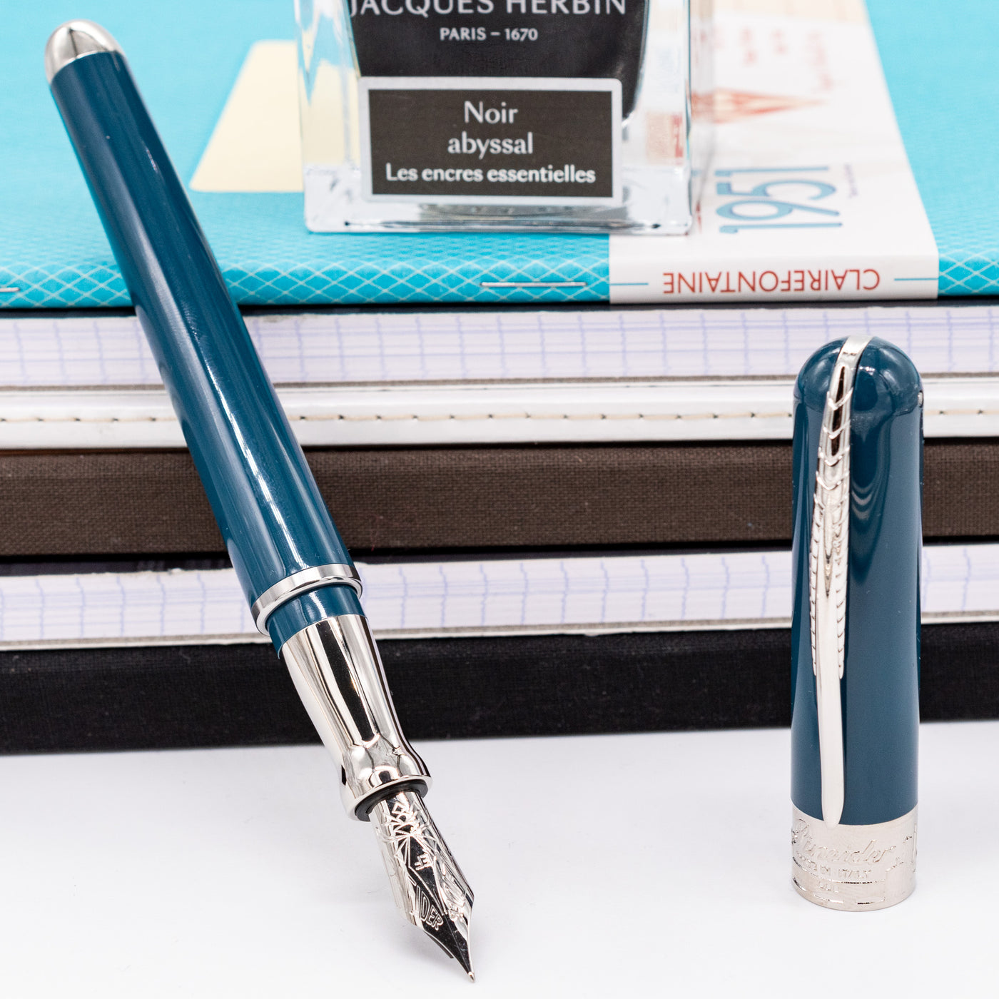 Pineider Avatar Glossy Fountain Pen - Lapis Blue