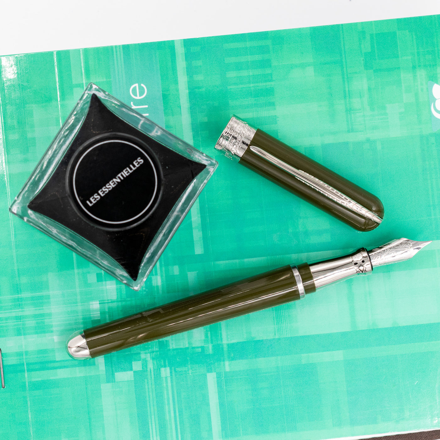 Pineider Avatar Glossy Fountain Pen - Military Green Chrome Trim