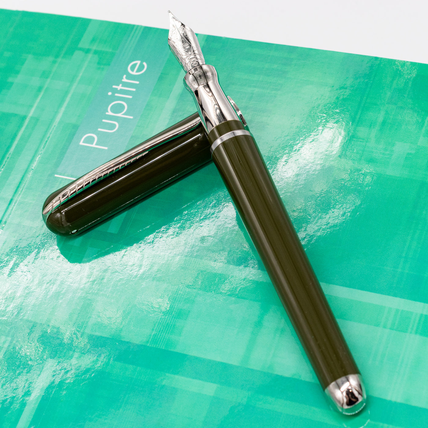 Pineider Avatar Glossy Fountain Pen - Military Green Olive