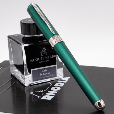 Pineider Avatar UR Art Fountain Pen - Abalone Green capped