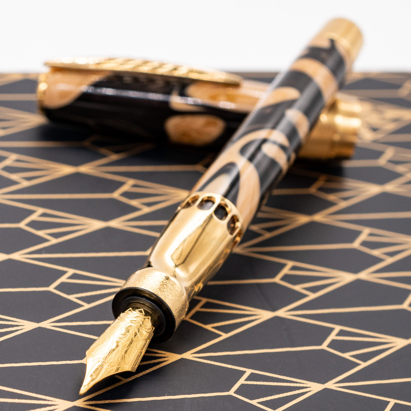 Pineider La Grande Bellezza Rocco Fountain Pen - Dune Gold uncapped