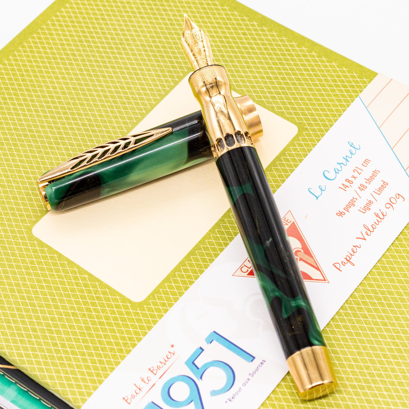 Pineider La Grande Bellezza Rocco Fountain Pen - Forest Green dark