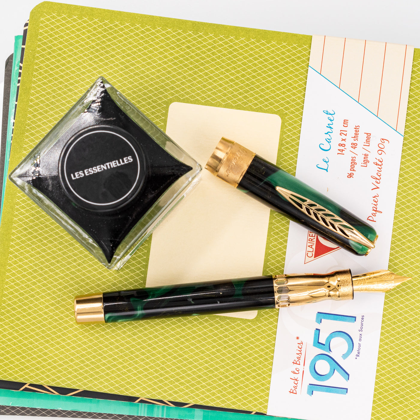 Pineider La Grande Bellezza Rocco Fountain Pen - Forest Green piston filled