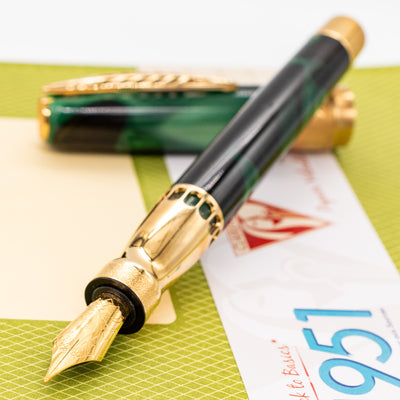 Pineider La Grande Bellezza Rocco Fountain Pen - Forest Green uncapped