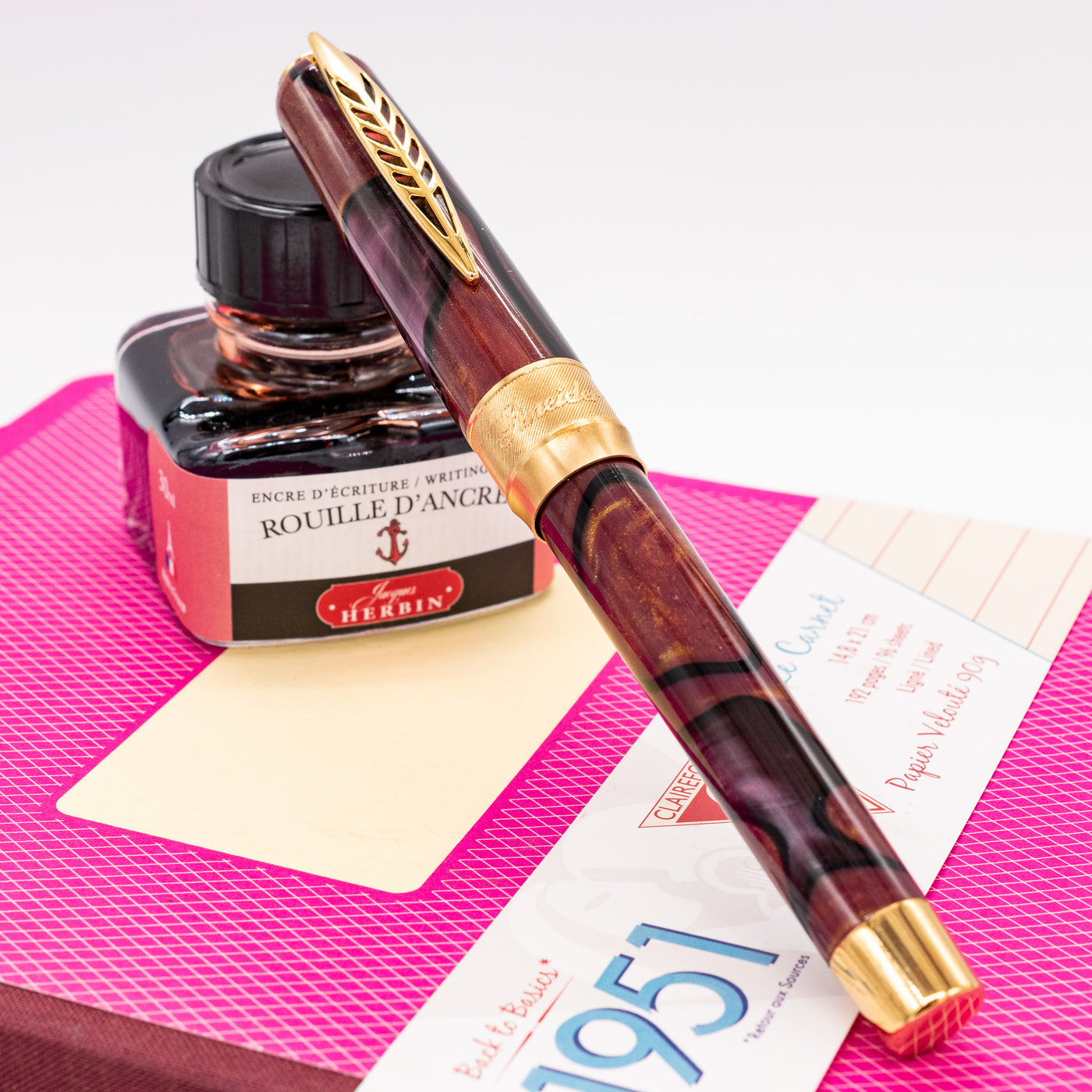 Pineider La Grande Bellezza Rocco Fountain Pen - Wine Red capped