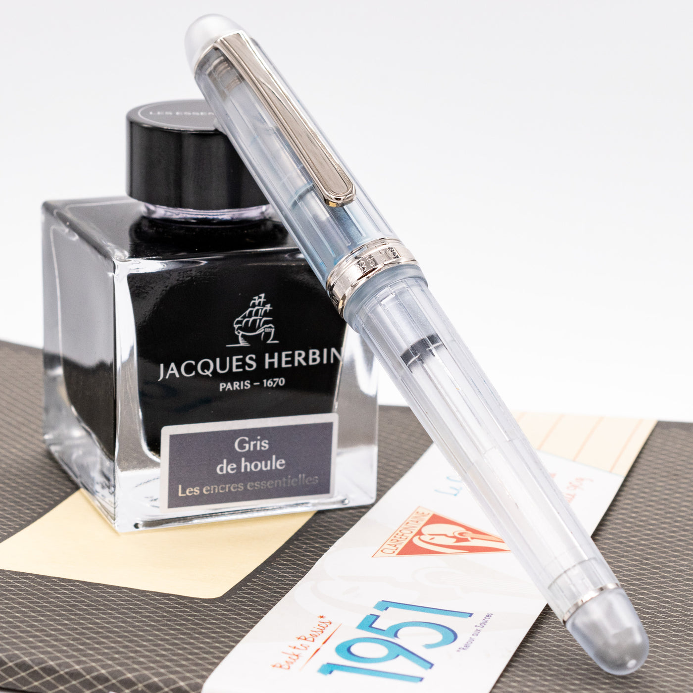 Platinum 3776 Century Nice Pur Fountain Pen capped